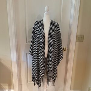 Croft & Barrow Black and White Houndstooth Wrap
